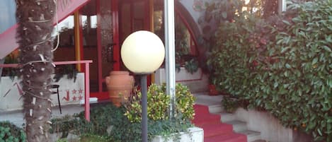 Dreibettzimmer | Blick auf den Garten