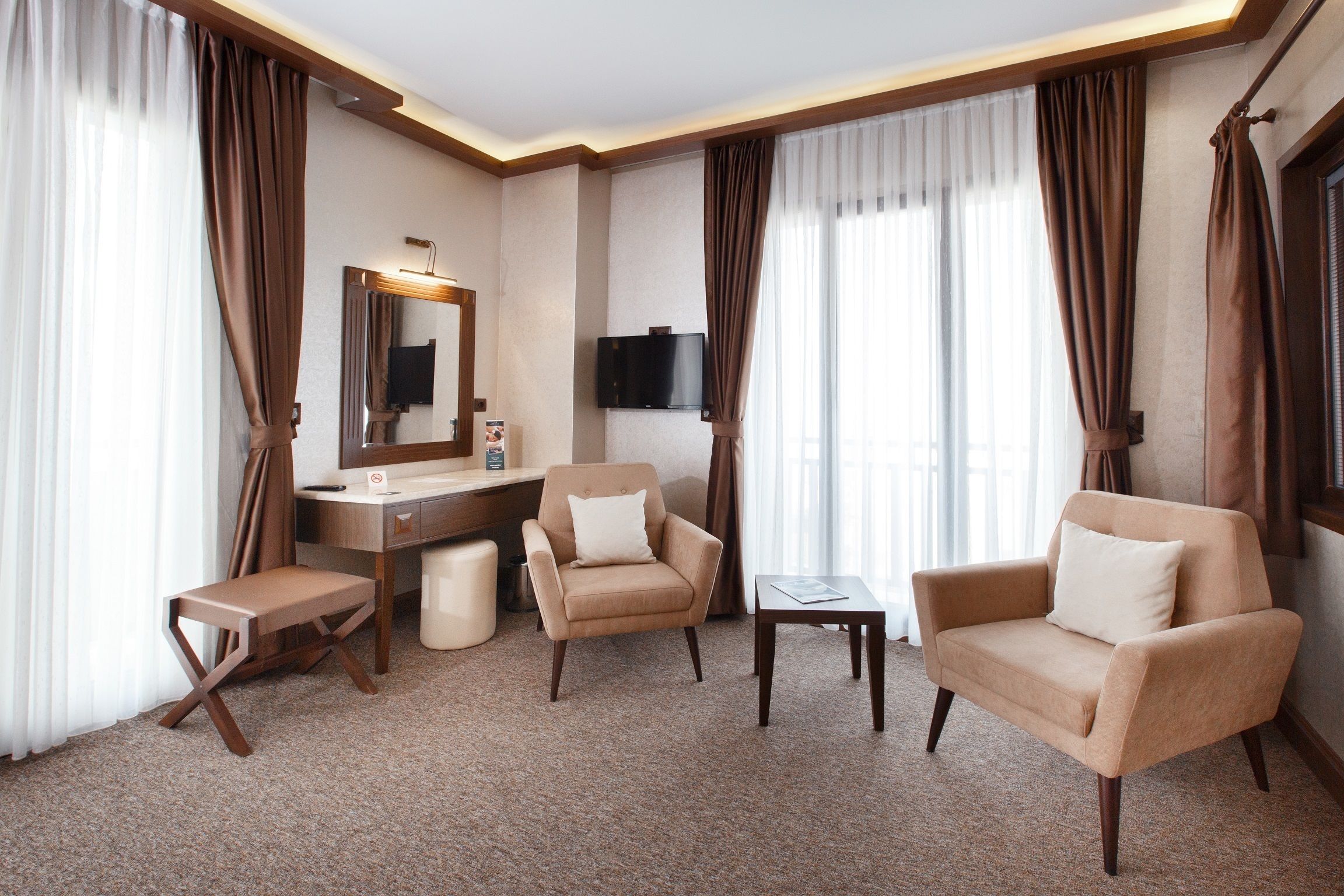 family junior suite | 1 bedroom, hypo-allergenic bedding, minibar, in-room safe