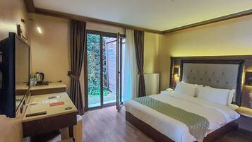 Two Connecting Double Rooms (Basement Floor) | Hypo-allergenic bedding available, minibar, in-room safe, desk