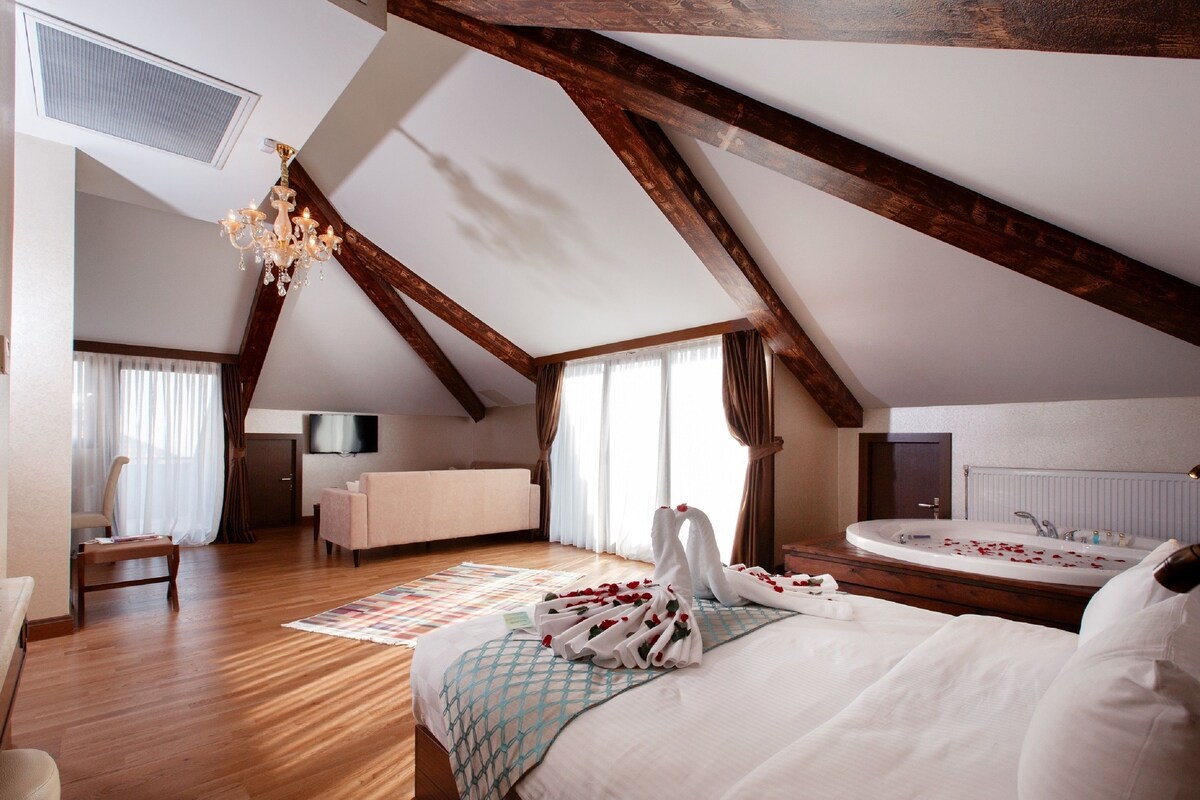 Hypo-allergenic bedding available, minibar, in-room safe, desk