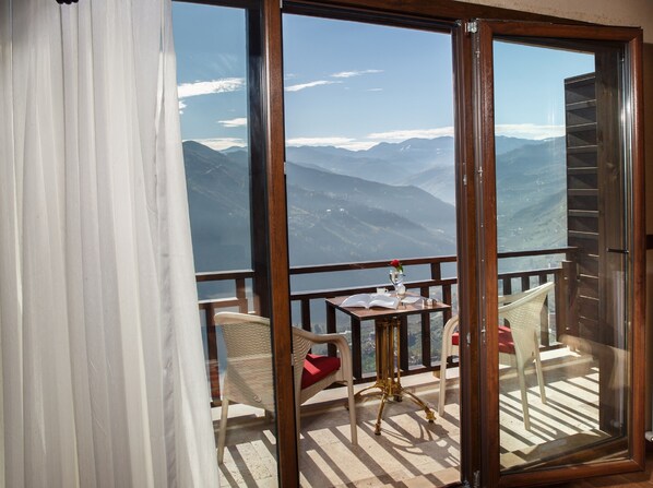 Habitació triple, vistes al llac | Balcó