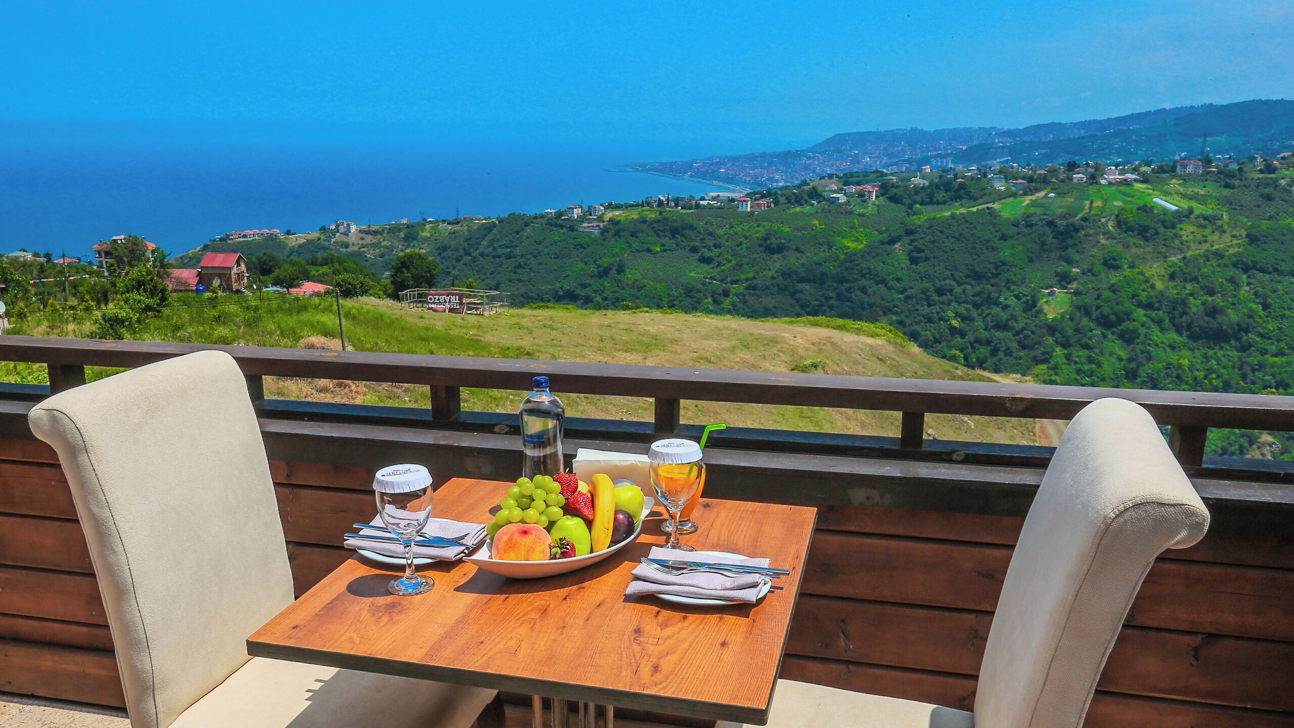 Deluxe Suite, Hot Tub, Lake View | View from room