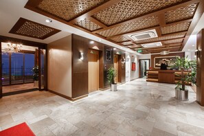 Interior entrance - Sera Lake Resort Hotel Spa & Aparts (Akçaabat)