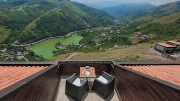 Deluxe-Suite, Whirlpool, Seeblick | Ausblick vom Zimmer