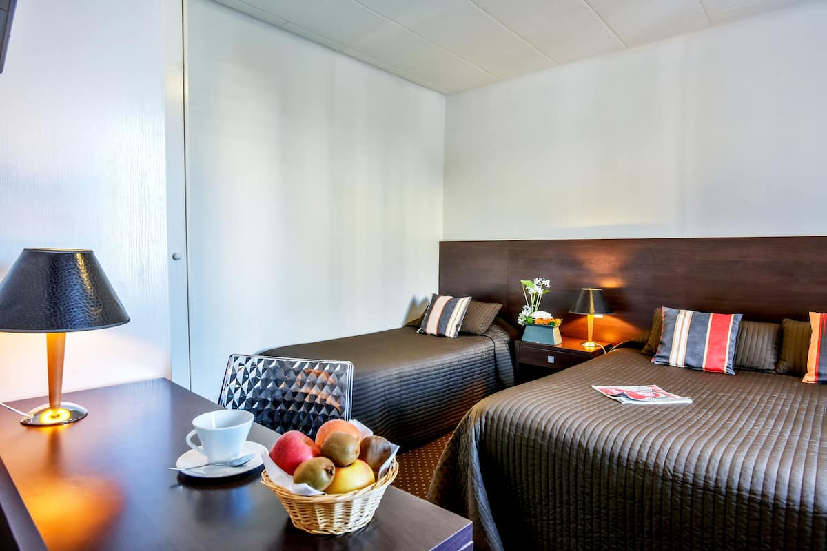 Comfort-Dreibettzimmer | Schreibtisch, kostenloses WLAN