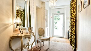 Unclassified image, 4 of 18, button - Hôtel Val Flores (Biarritz)