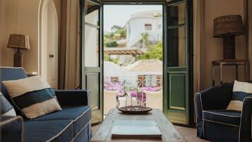 Royal Suite, 1 Queen Bed, Sea View | Minibar, free WiFi, bed sheets