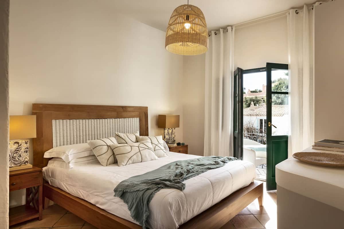 Chambre Double Deluxe, balcon, vue mer | 1 chambre, minibar, Wi-Fi gratuit, draps fournis