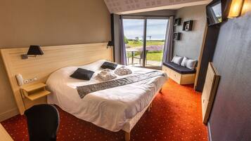 Premium Double Room | In-room safe, desk, laptop workspace, soundproofing