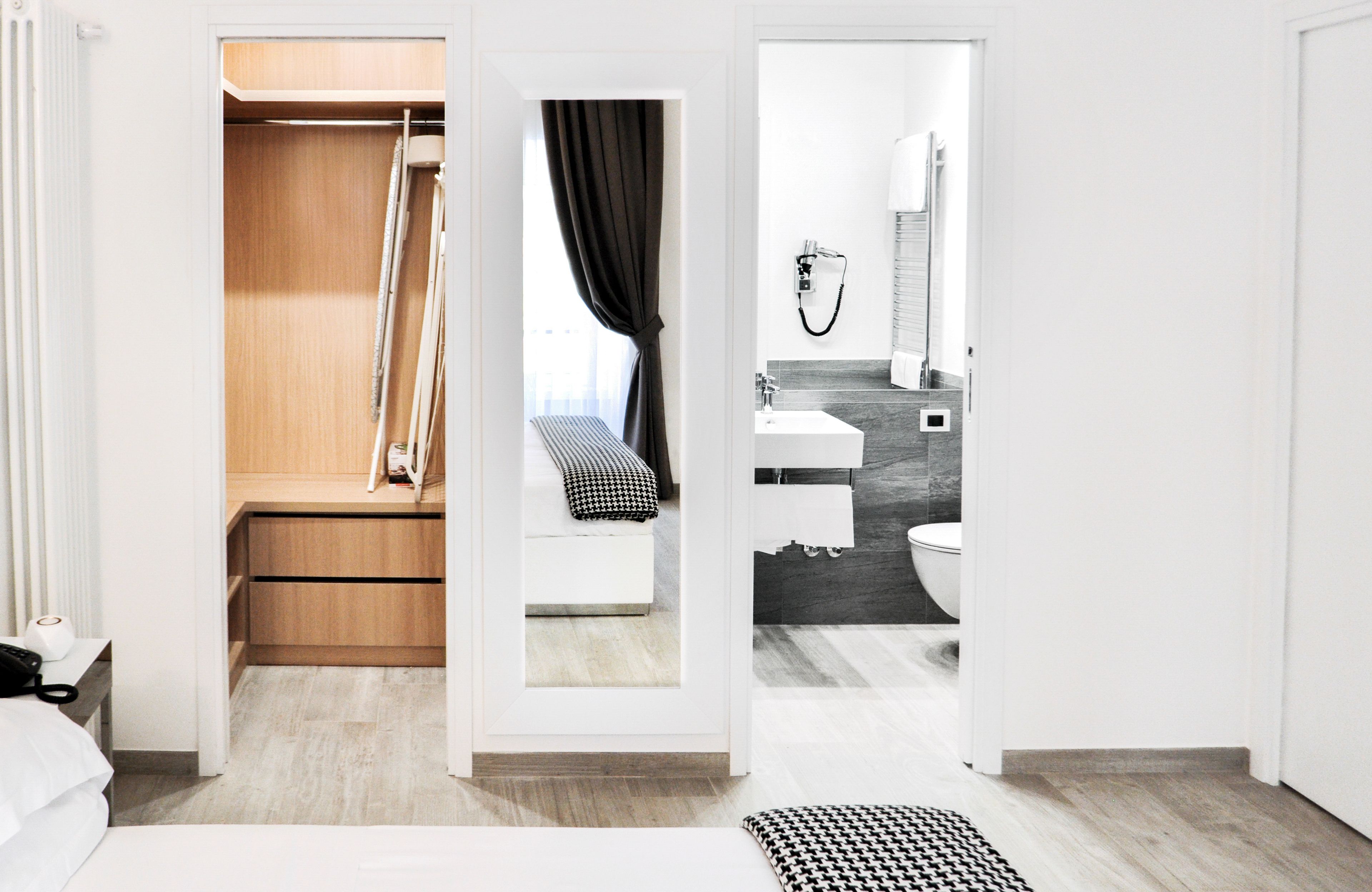 Apartemen Klasik | 1 kamar tidur, brankas, meja kerja, dan setrika/meja setrika