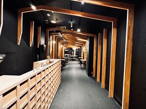 Reception - Namba Guesthouse HIVE - Hostel (Osaka)