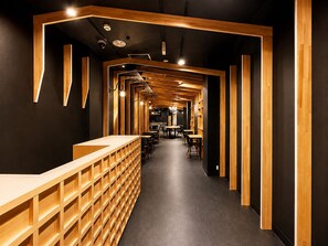 Reception - Namba Guesthouse HIVE - Hostel (Osaka)