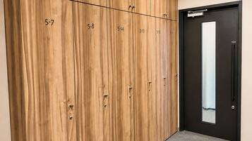 20 Schlafzimmer, Daunenbettdecken, laptopgeeigneter Arbeitsplatz