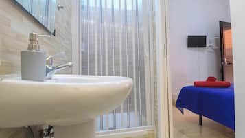 Double Room, 1 Bedroom, Private Bathroom | Bathroom | Shower, free toiletries, hair dryer, bidet