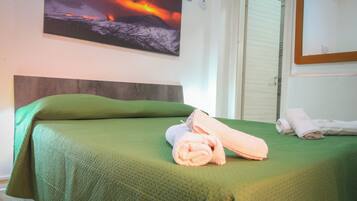 Quarto casal, 1 quarto, banheiro privativo | Escrivaninha, Wi-Fi de cortesia