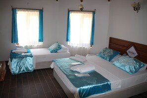 Cofres nos quartos, ferros/tábuas de passar roupa, berços grátis