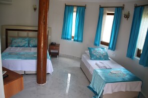 In-room safe, iron/ironing board, free cribs/infant beds, rollaway beds - Hotel Sunset Troia (Ezine)