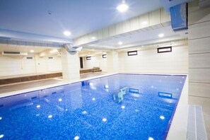 Indoor pool - Emerald Hotel (Baku)