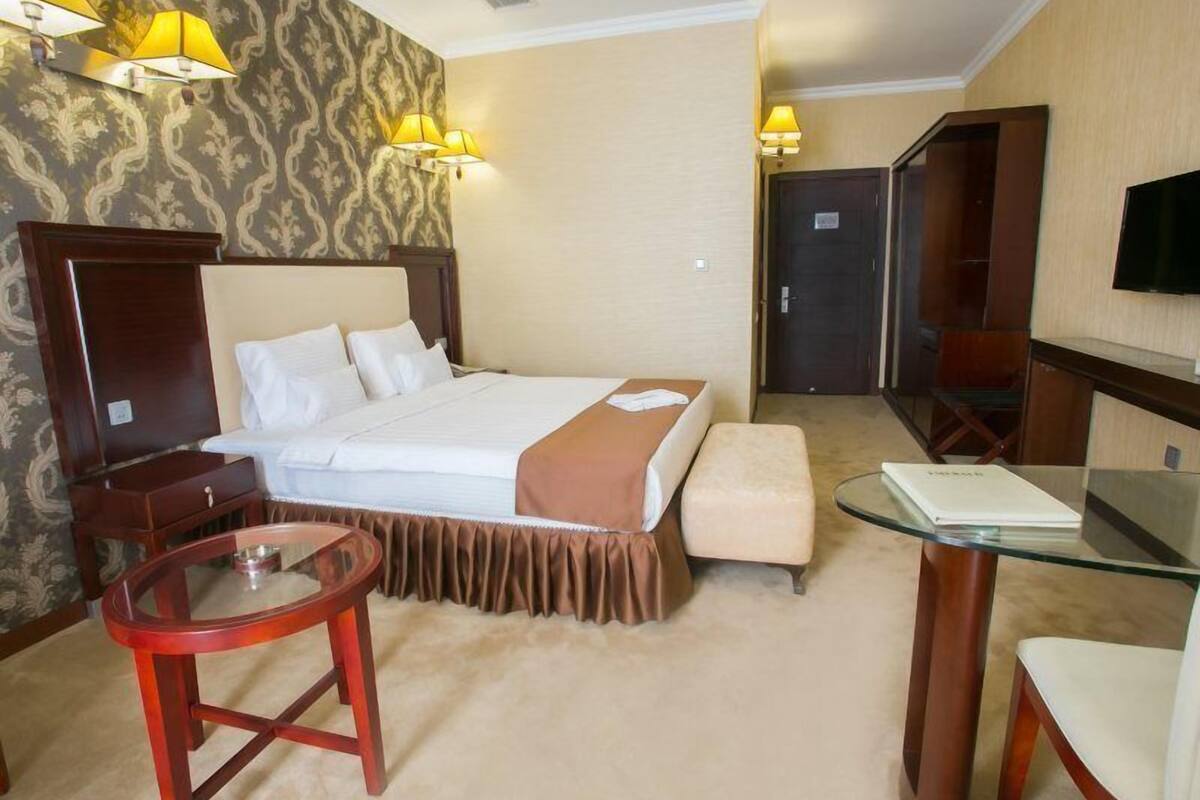 Standard Double or Twin Room | Minibar, in-room safe, desk, soundproofing