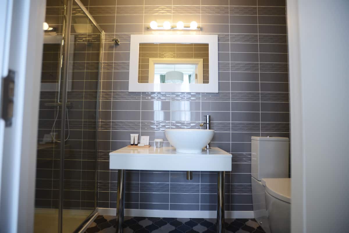 signature suite, sea view | bathroom | shower, free toiletries, bathrobes, slippers