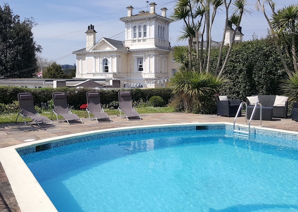 Seasonal outdoor pool, sun loungers