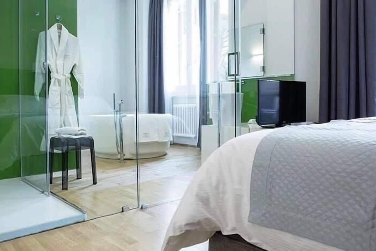 superior double or twin room, bathtub | premium bedding, down duvets, pillow-top beds, minibar