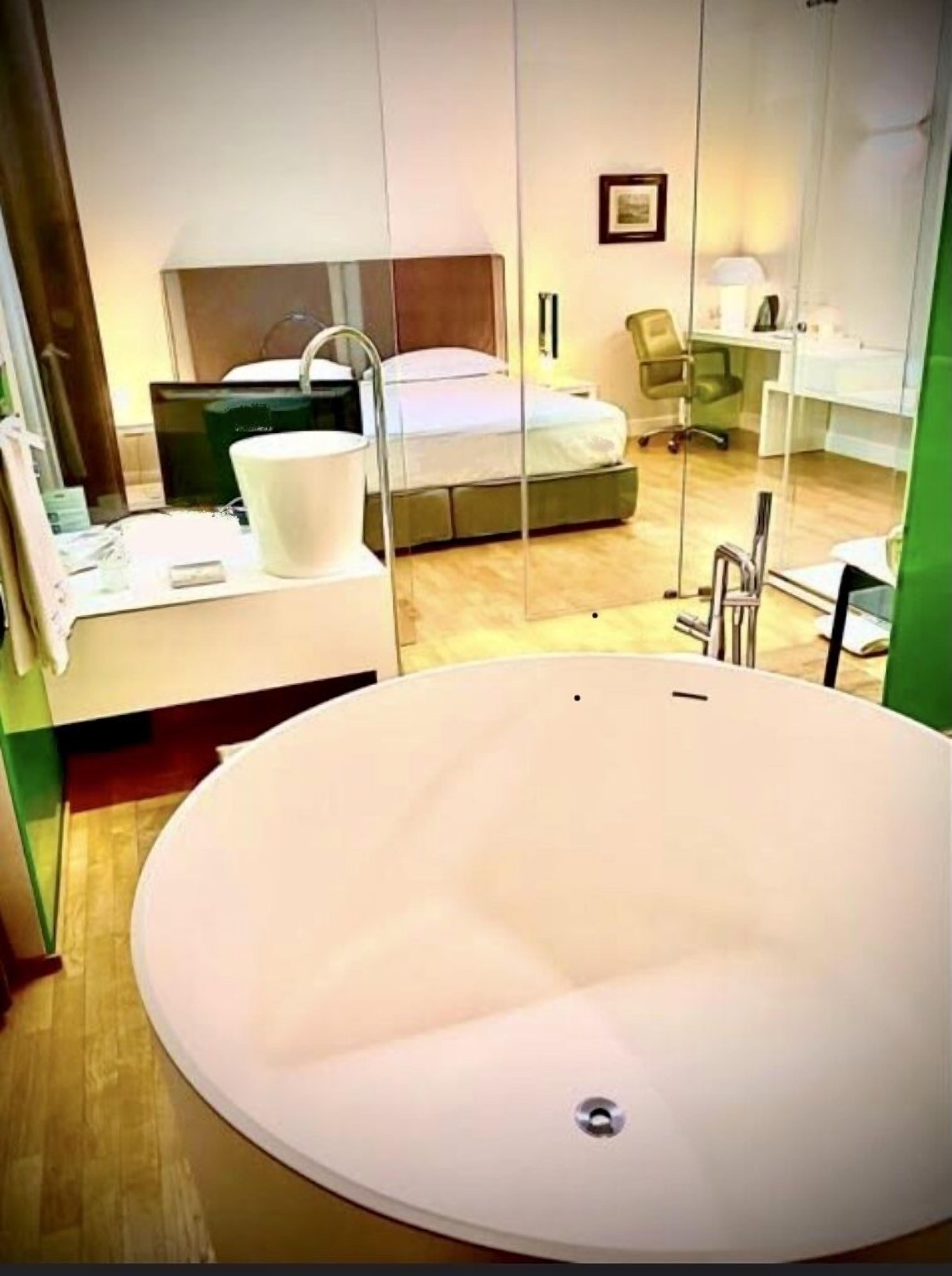 superior double or twin room, bathtub | premium bedding, down duvets, pillow-top beds, minibar