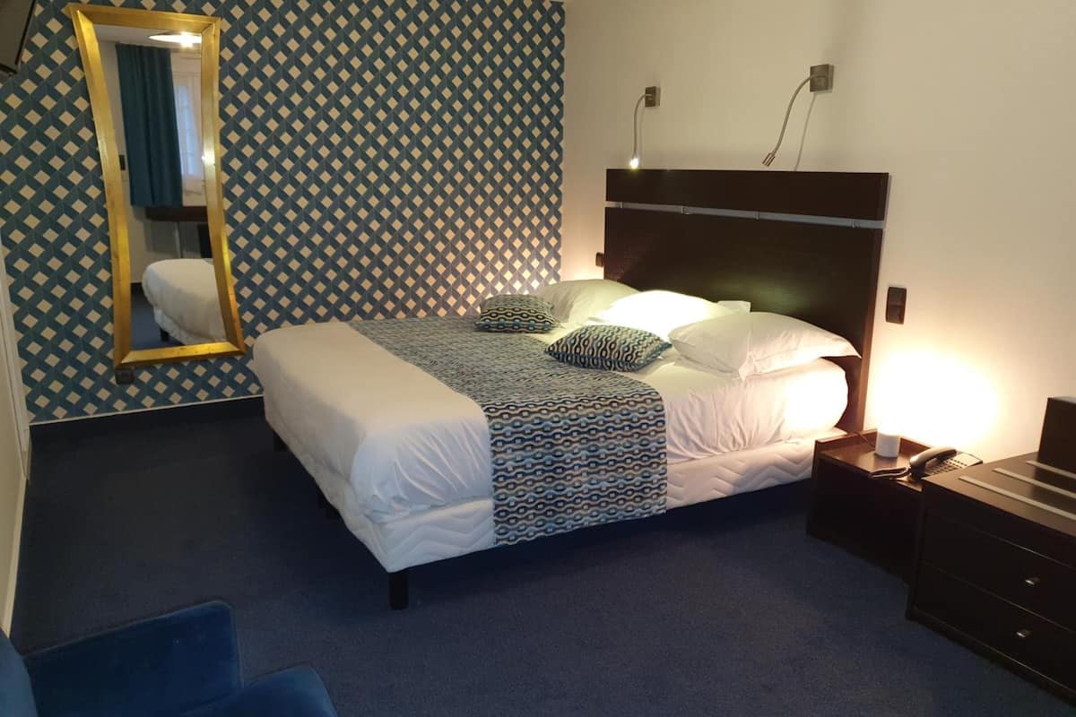 superior double room | individually decorated, individually furnished, desk, soundproofing