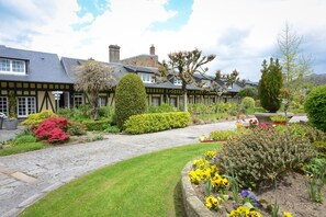 Exterior - Logis Hôtel de la Croix d'Or (Avranches)