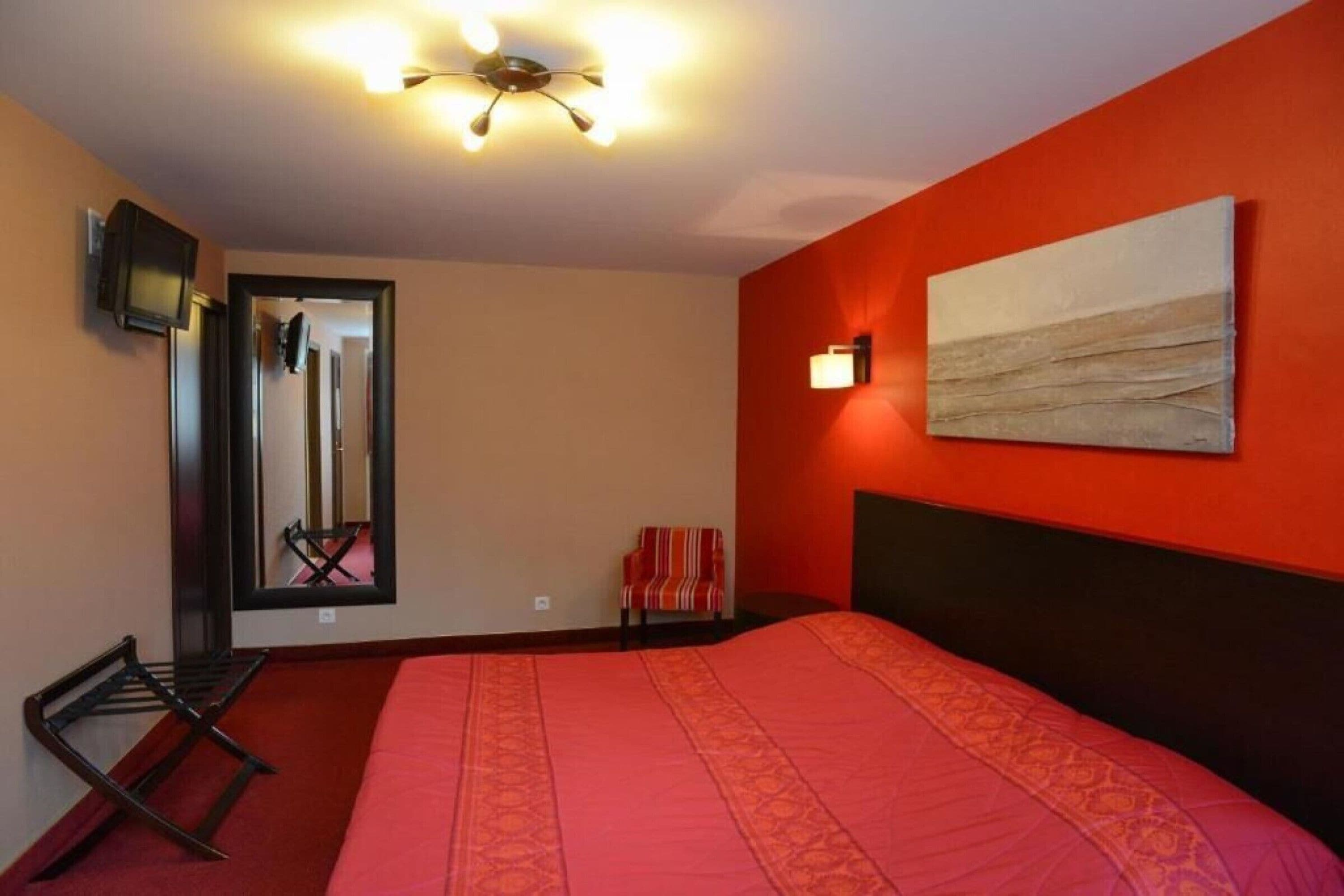 Individually decorated, individually furnished, desk, soundproofing
