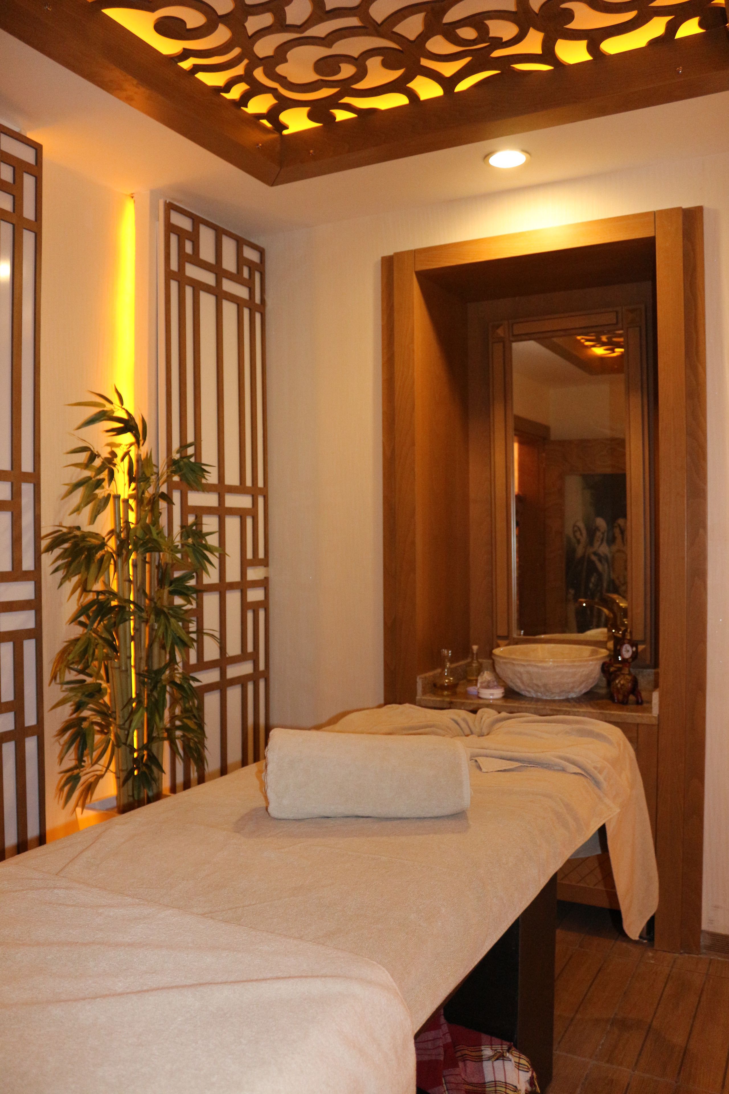 turkish bath/hammam, deep-tissue massages, thai massages