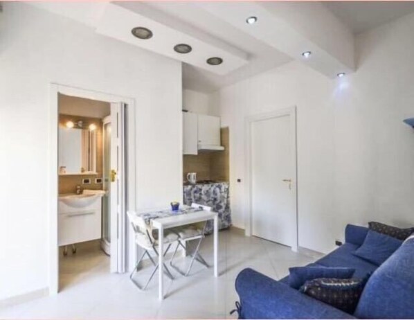 Apartment | Private kitchenette | Highchair