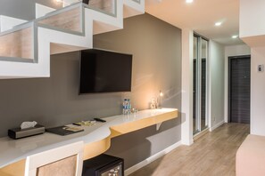 In-room business centre - Marlin Hotel (Odesa)