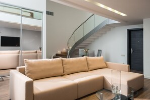 Hypo-allergenic bedding, minibar, in-room safe, desk - Marlin Hotel (Odesa)