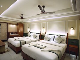 Premium four bed side sea facing | Kedap suara