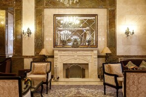 Coin salon dans le hall