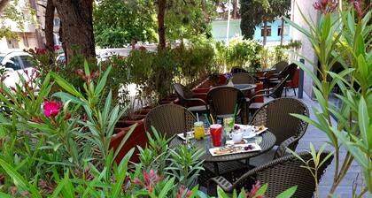 L Plaza Hotel