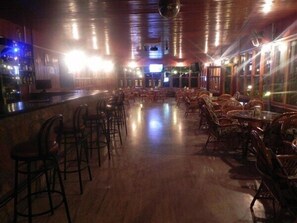 朝食、ランチ、ディナーに営業 (トルコ料理)