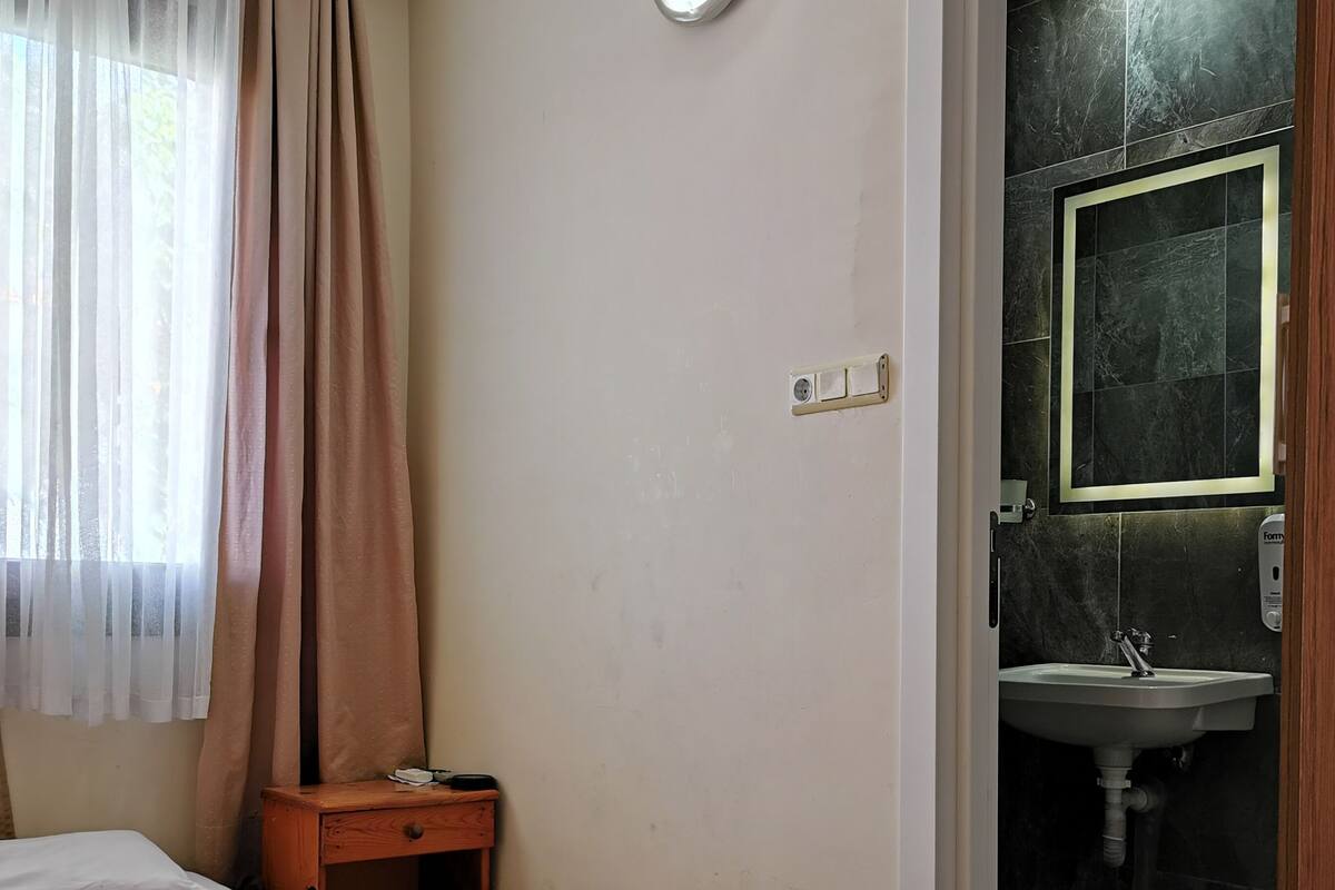 Chambre simple économique, 1 lit jumeau | Accès au Wi-Fi (inclus)