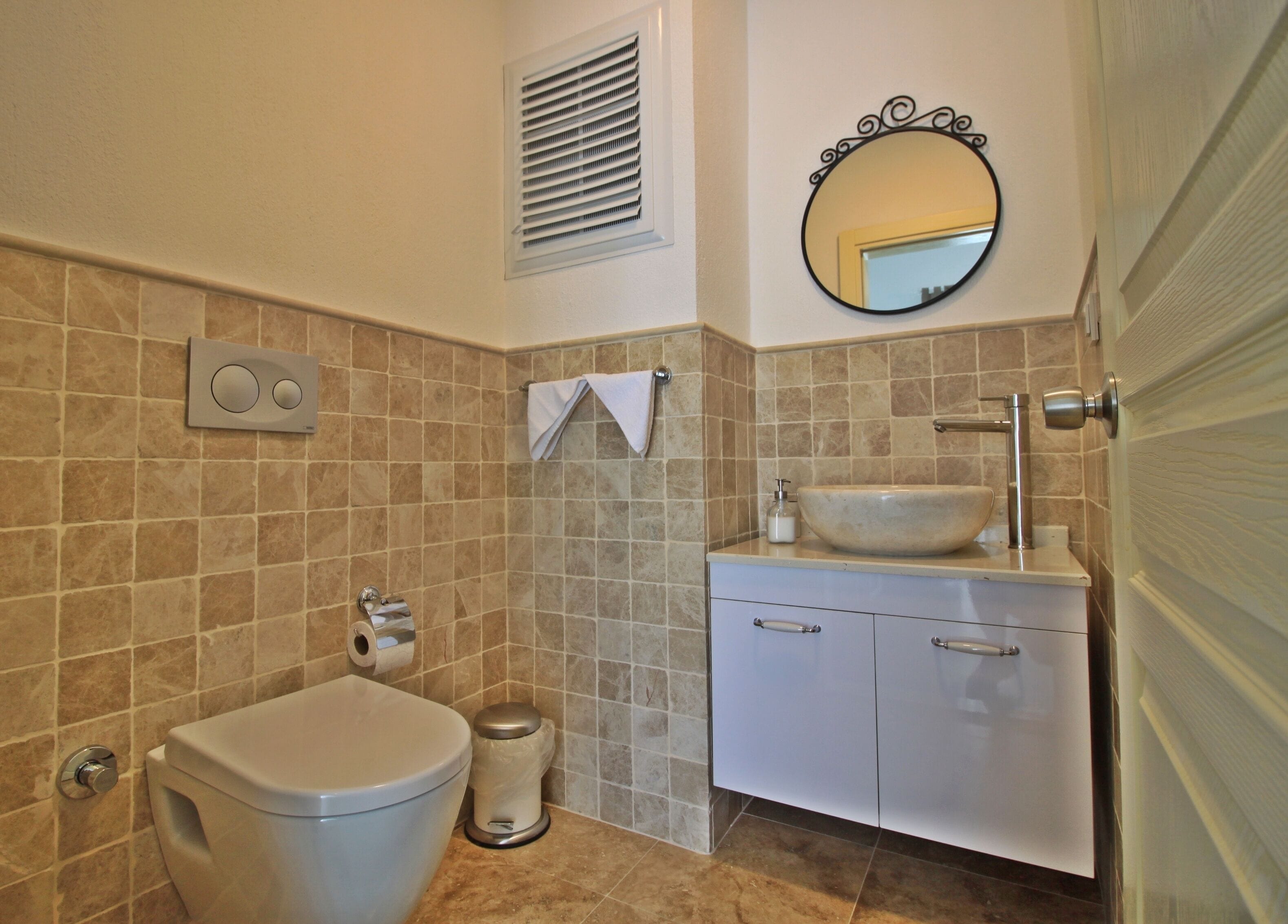 deluxe room, non smoking, city view | bathroom | shower, free toiletries, hair dryer, slippers