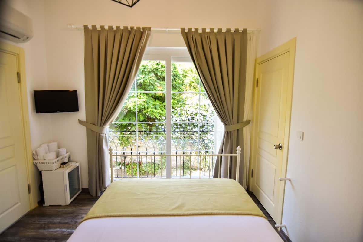 economy room | 1 bedroom, free minibar items, in-room safe, iron/ironing board