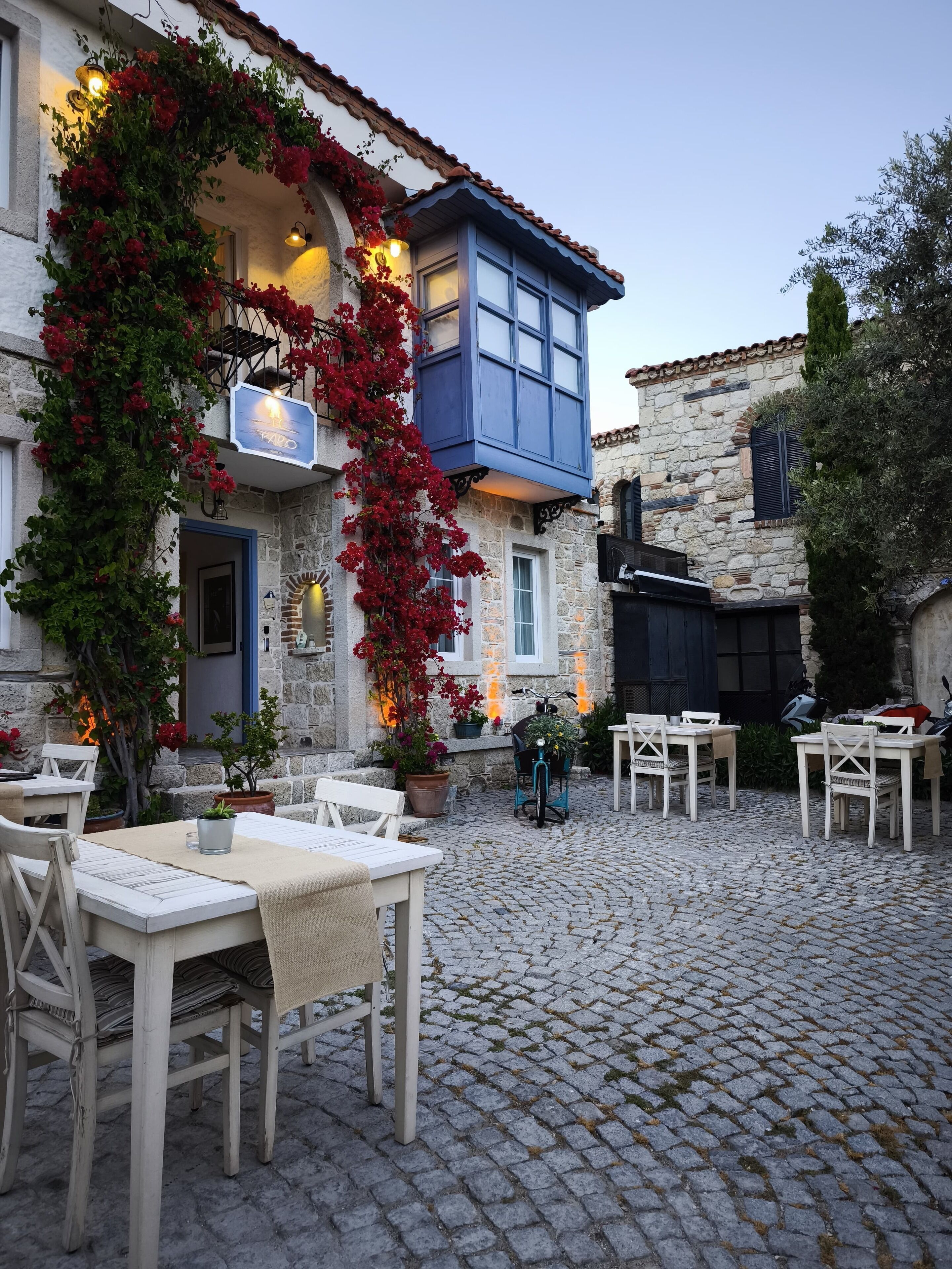 Vista frontal de la propiedad