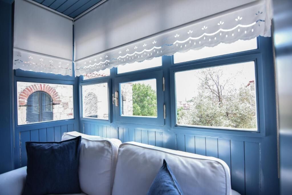 deluxe room, non smoking, city view | 1 bedroom, free minibar items, in-room safe, iron/ironing board