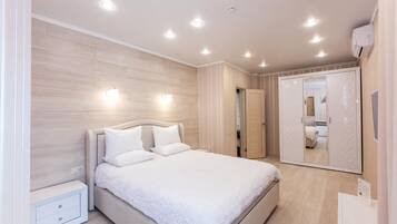 Minibaari, työpöytä, lisävuoteet, ilmainen Wi-Fi