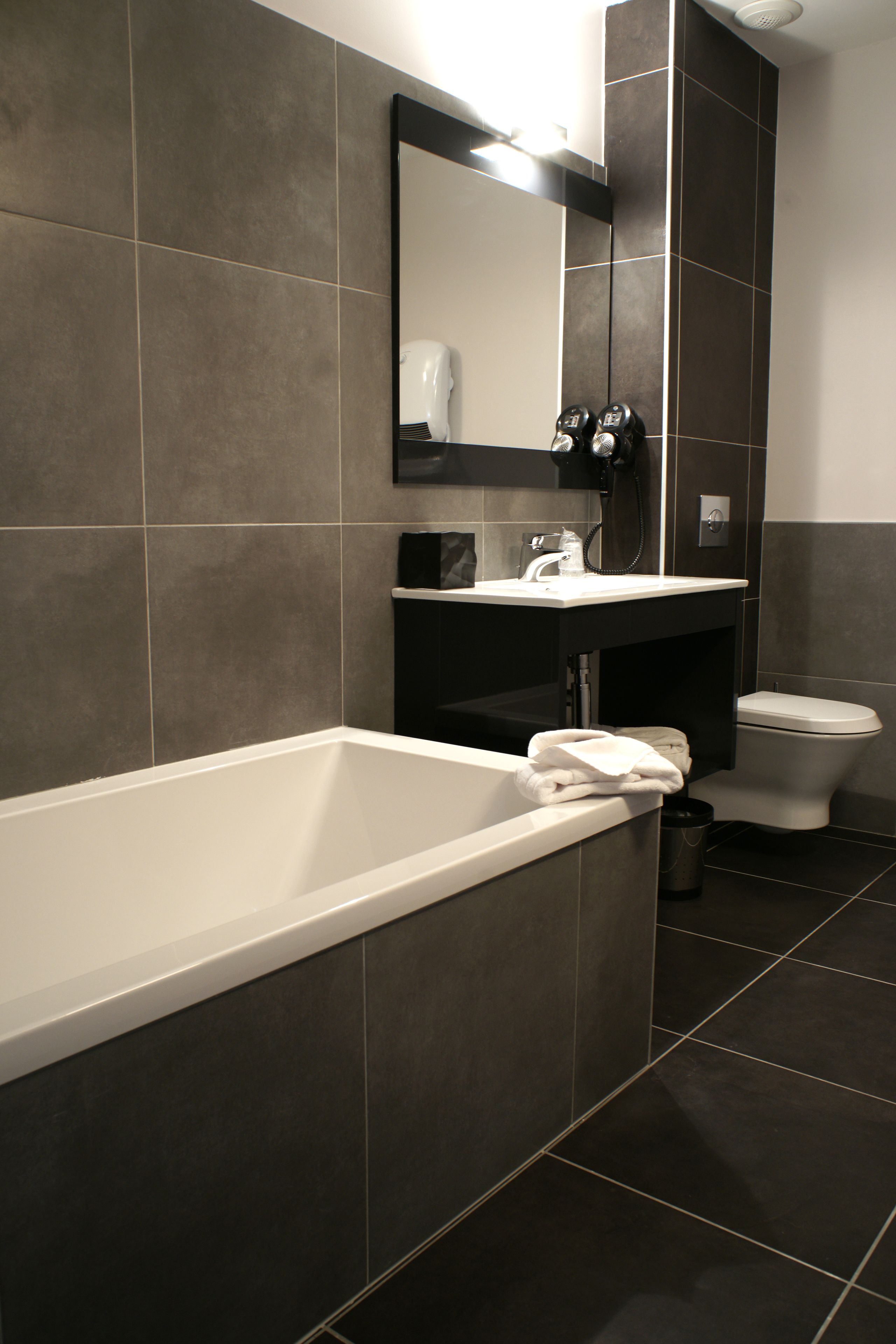 superior double room, garden view | bathroom | rainfall showerhead, free toiletries, hair dryer, towels