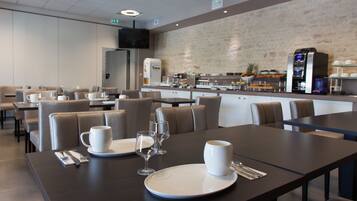 Daily buffet breakfast for a fee
