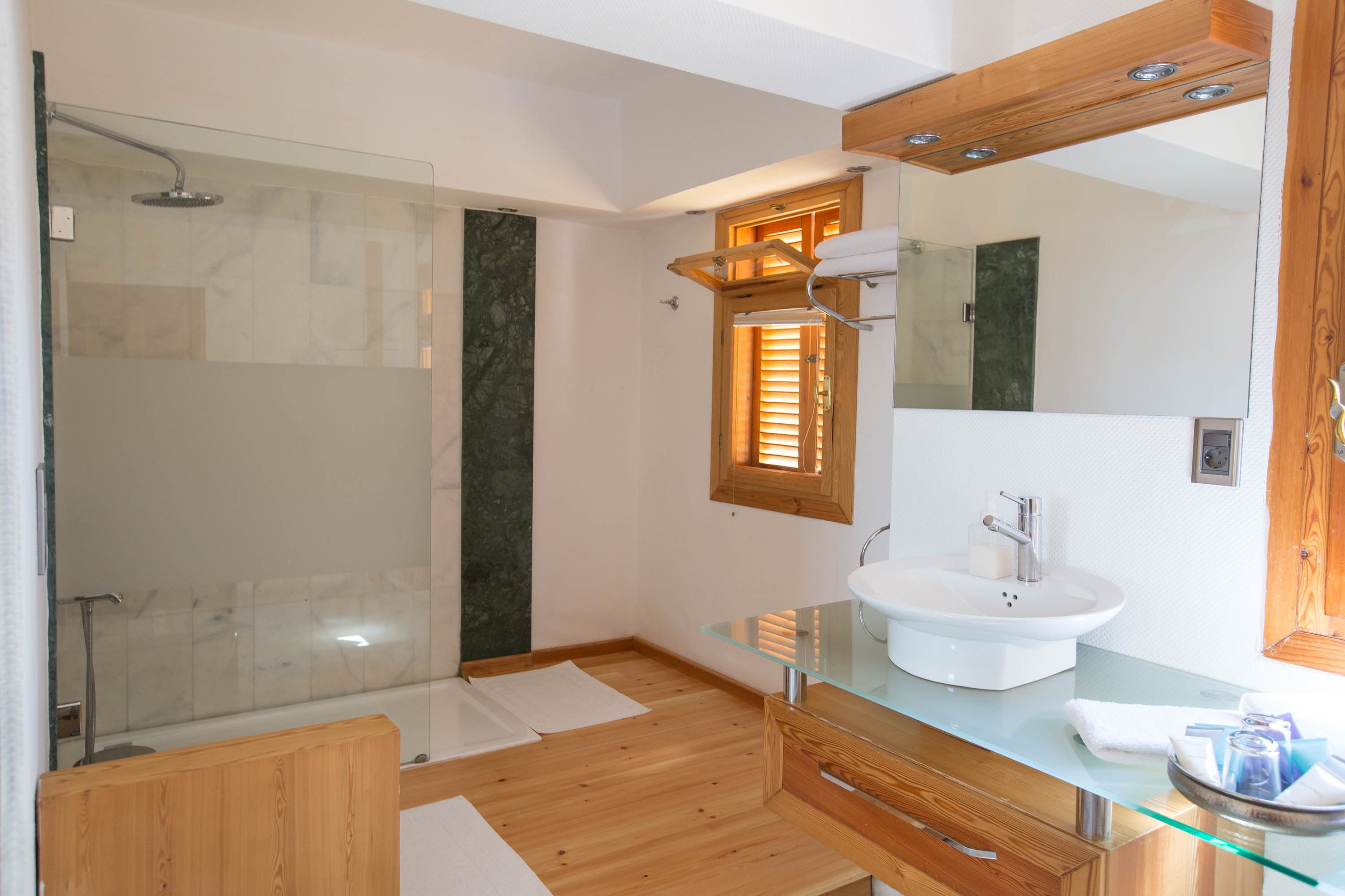 family suite (4 people ) | bathroom | free toiletries, hair dryer, slippers, towels