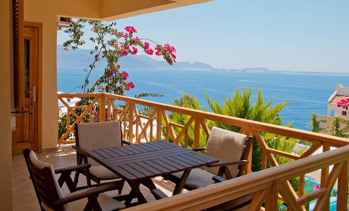 comfort suite | balcony