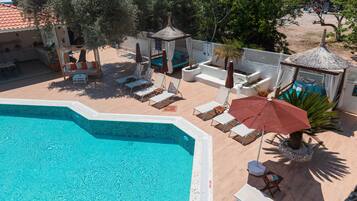 Outdoor pool, sun loungers