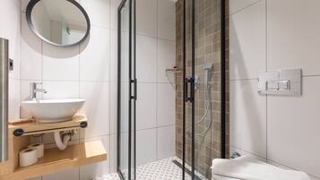 Economy Room | Bathroom | Shower, free toiletries, hair dryer, slippers